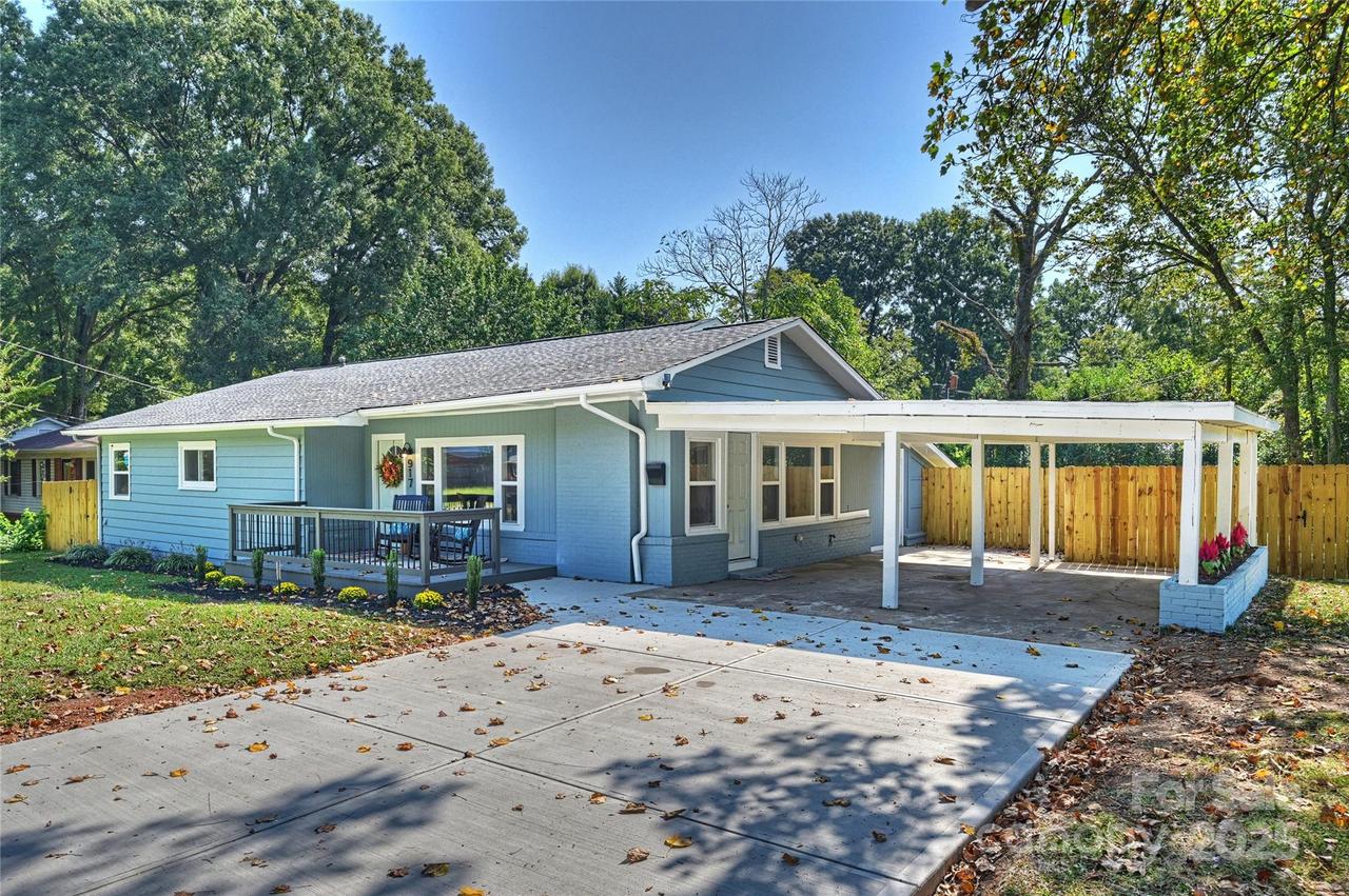 917 Lewiston Ave., Charlotte, NC 28208