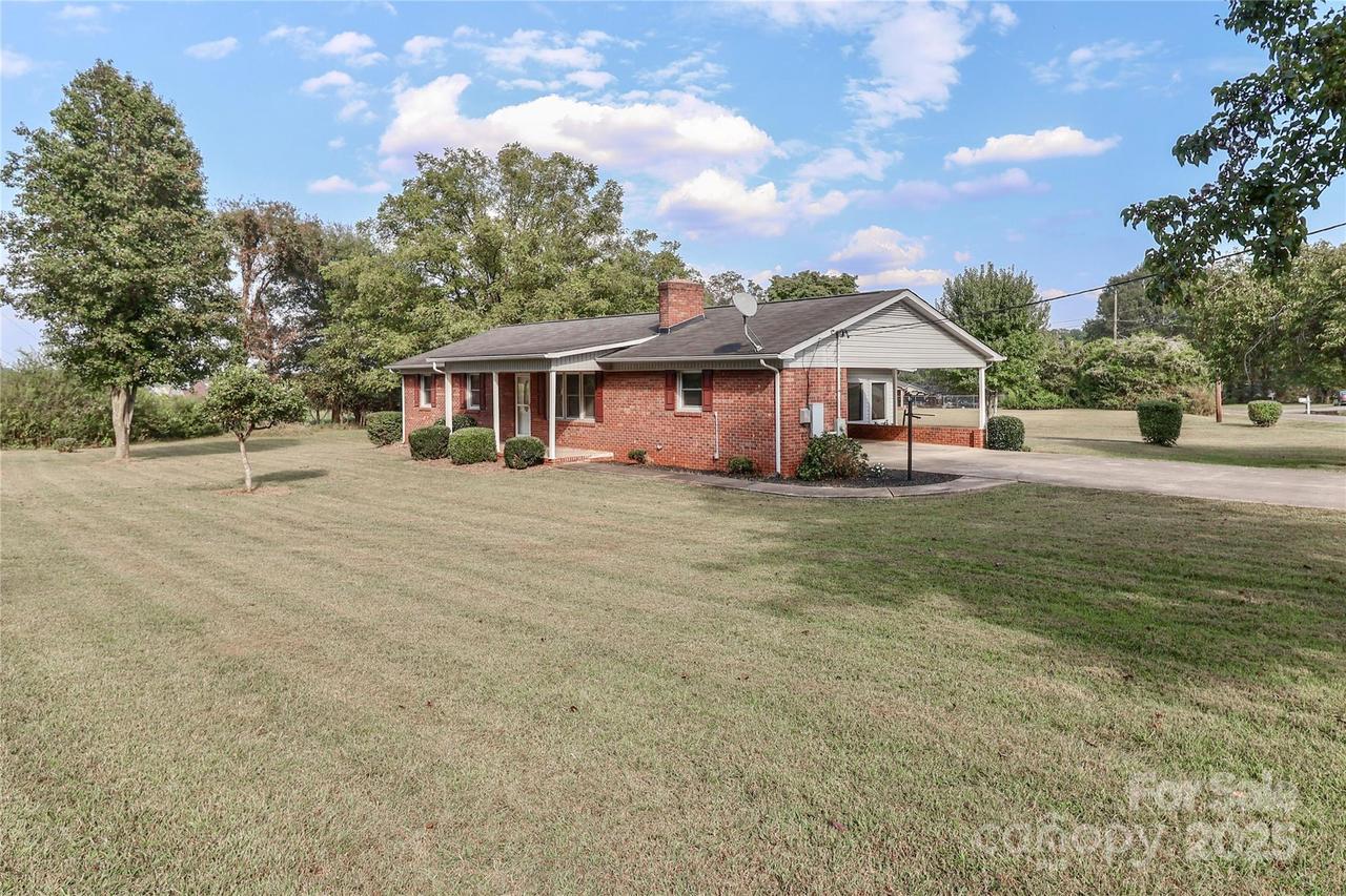 107 Porter Rd., Statesville, NC 28625
