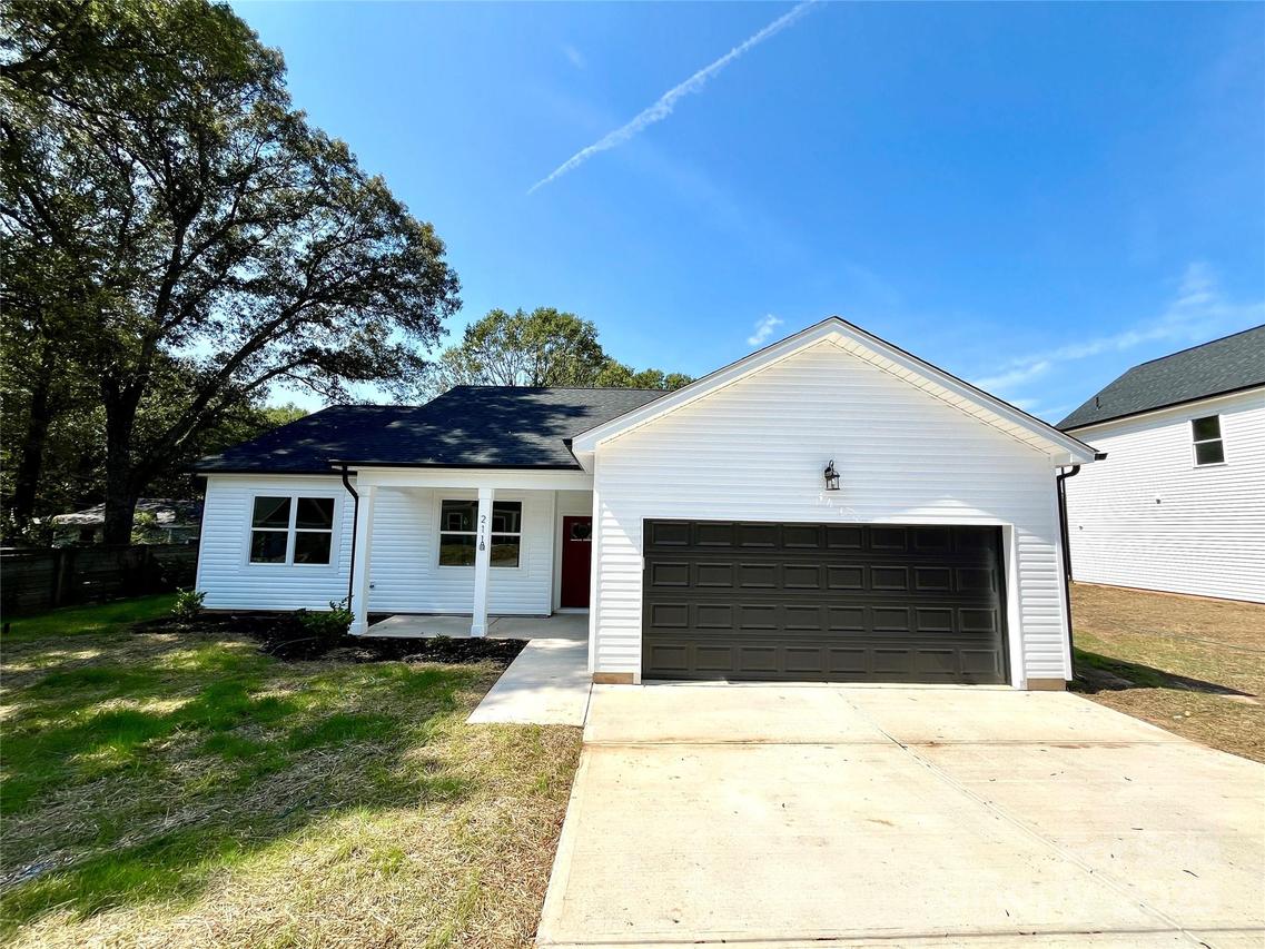 211 Queens Ct., Gastonia, NC 28052
