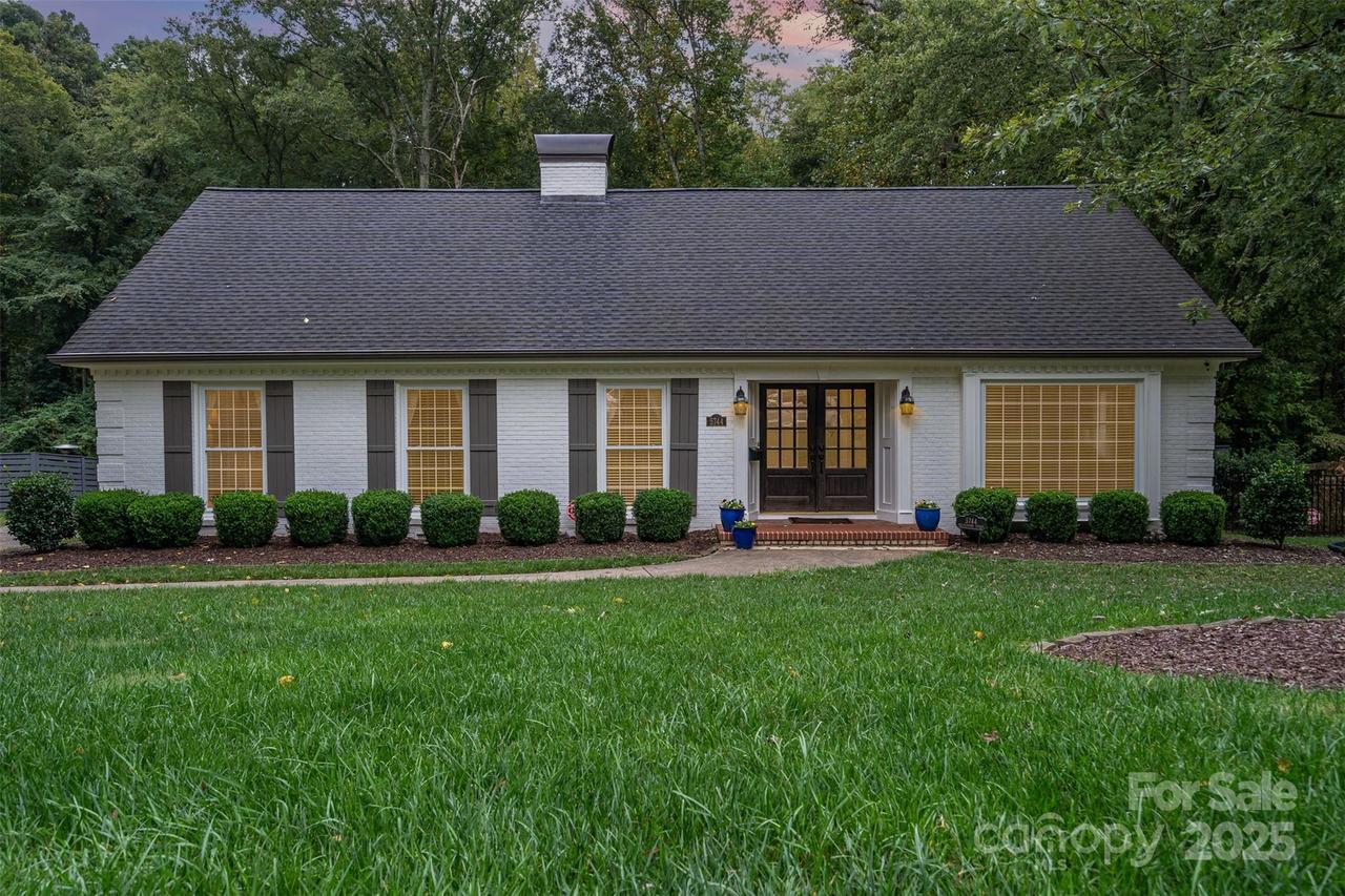 5744 Bellechasse St., Charlotte, NC 28210