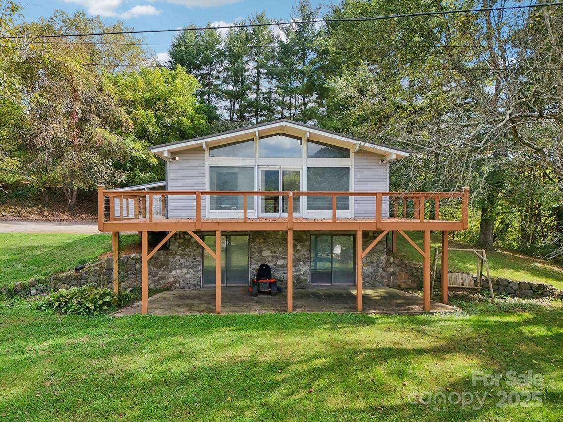 61 Magnolia Dr., Canton, NC 28716