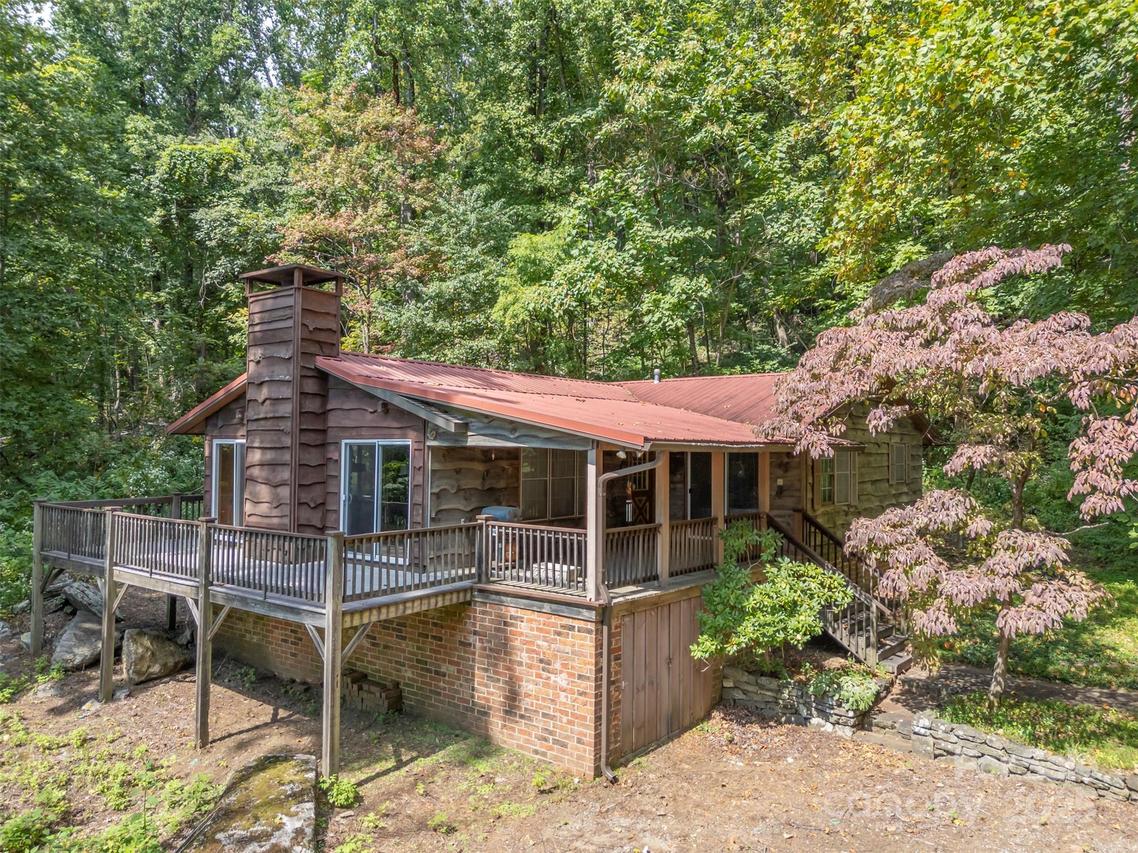 2575 White Oak Mountain Rd., Columbus, NC 28722