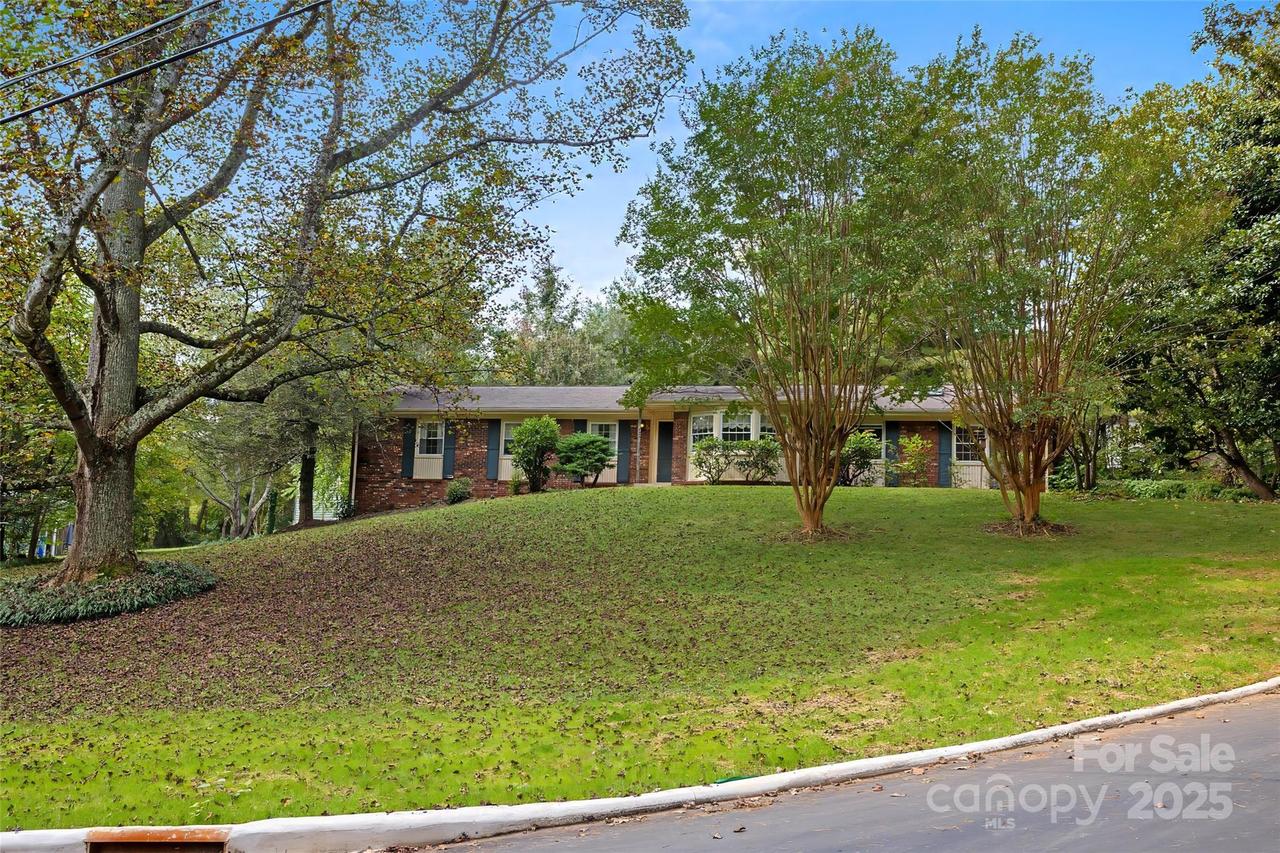 91 Haw Creek Cir., Asheville, NC 28805