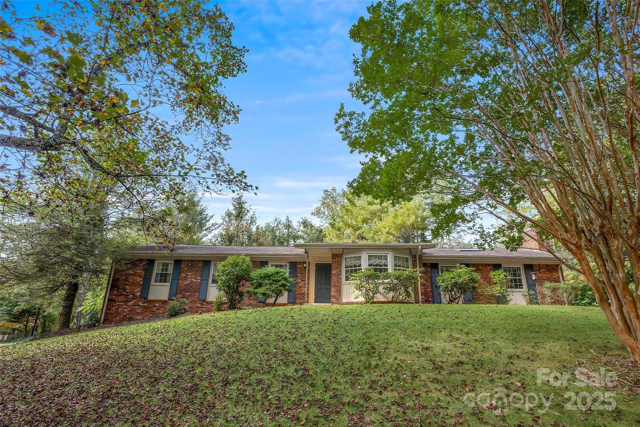 91 Haw Creek Cir., Asheville, NC 28805