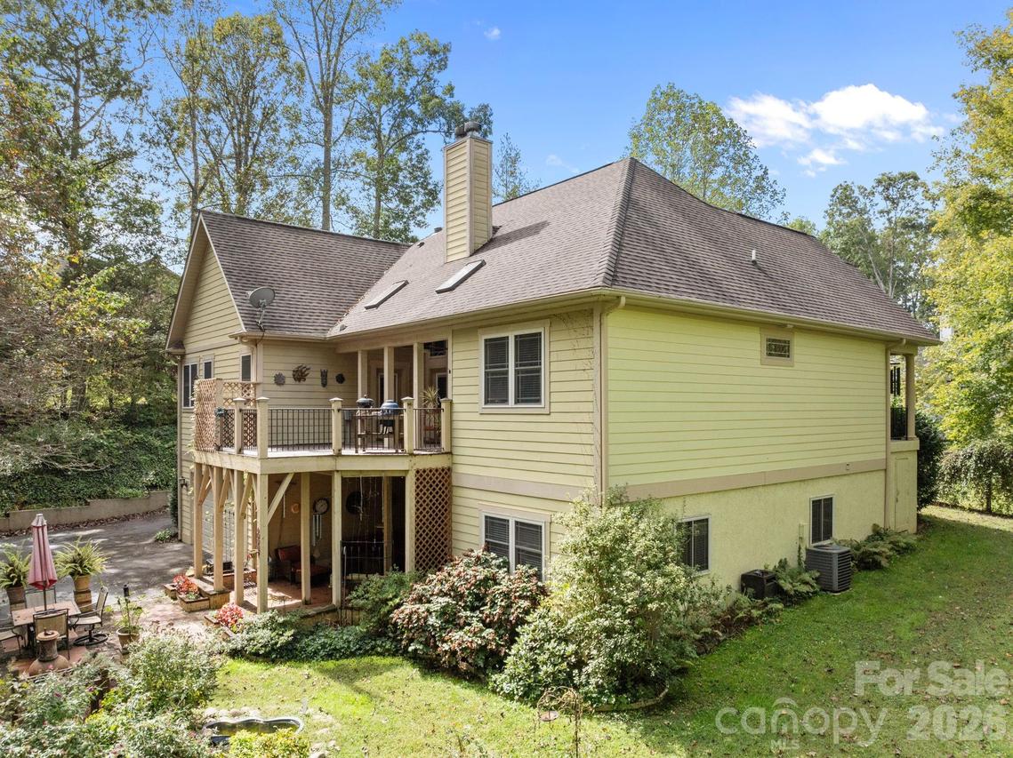 40 Mountain Shadows Dr., Leicester, NC 28748