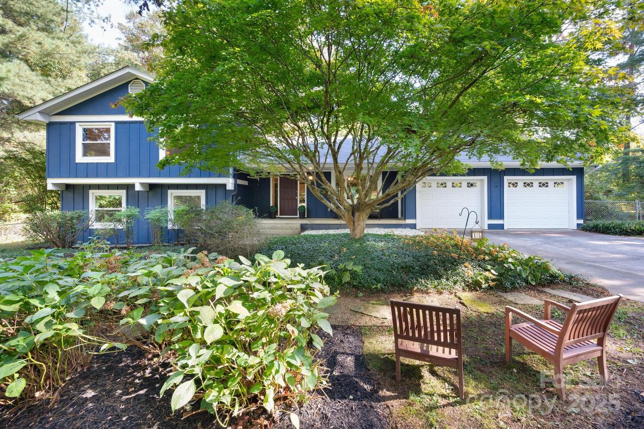 16 Sunnycrest Dr., Asheville, NC 28805