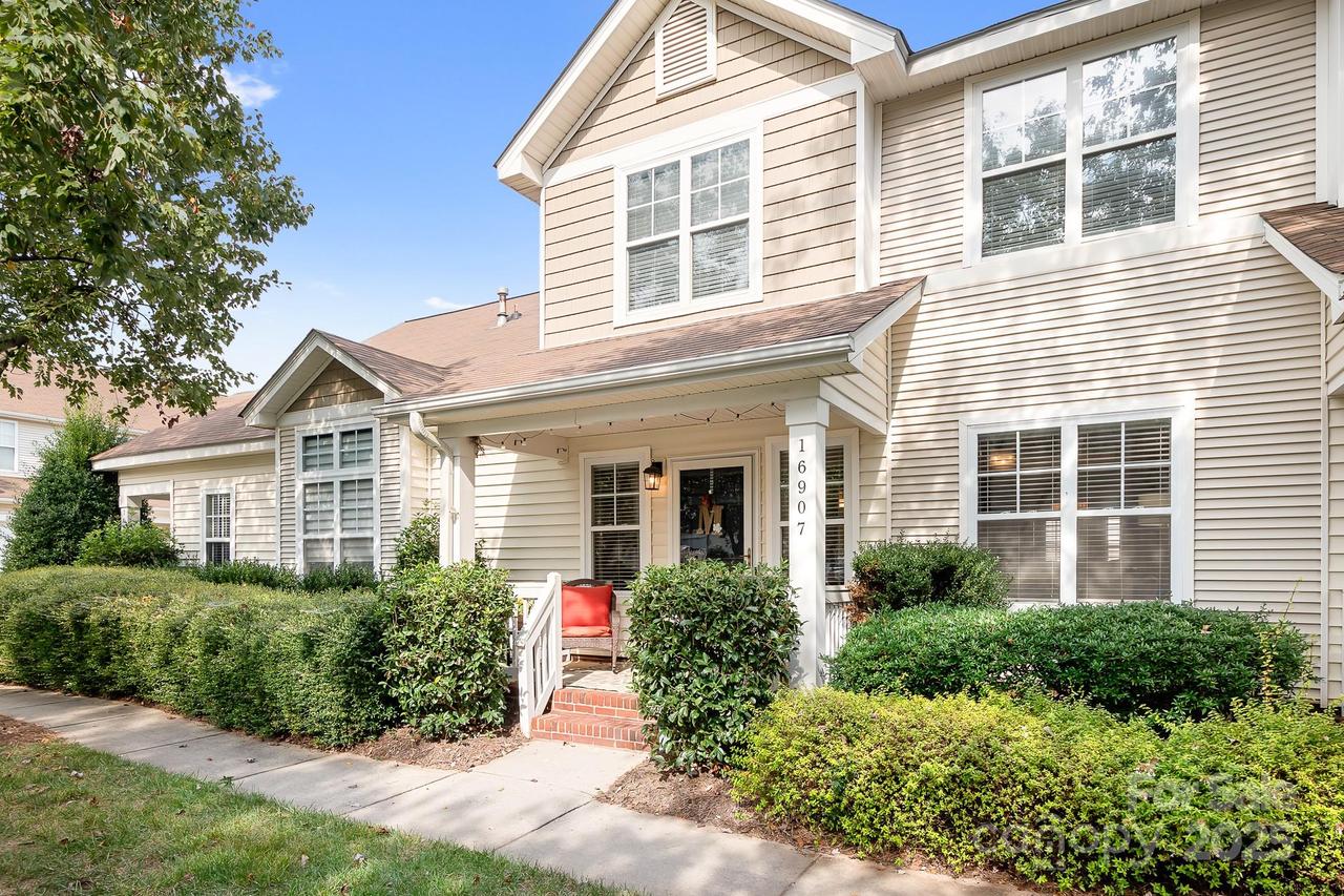 16907 Bridgeton Ln., Huntersville, NC 28078