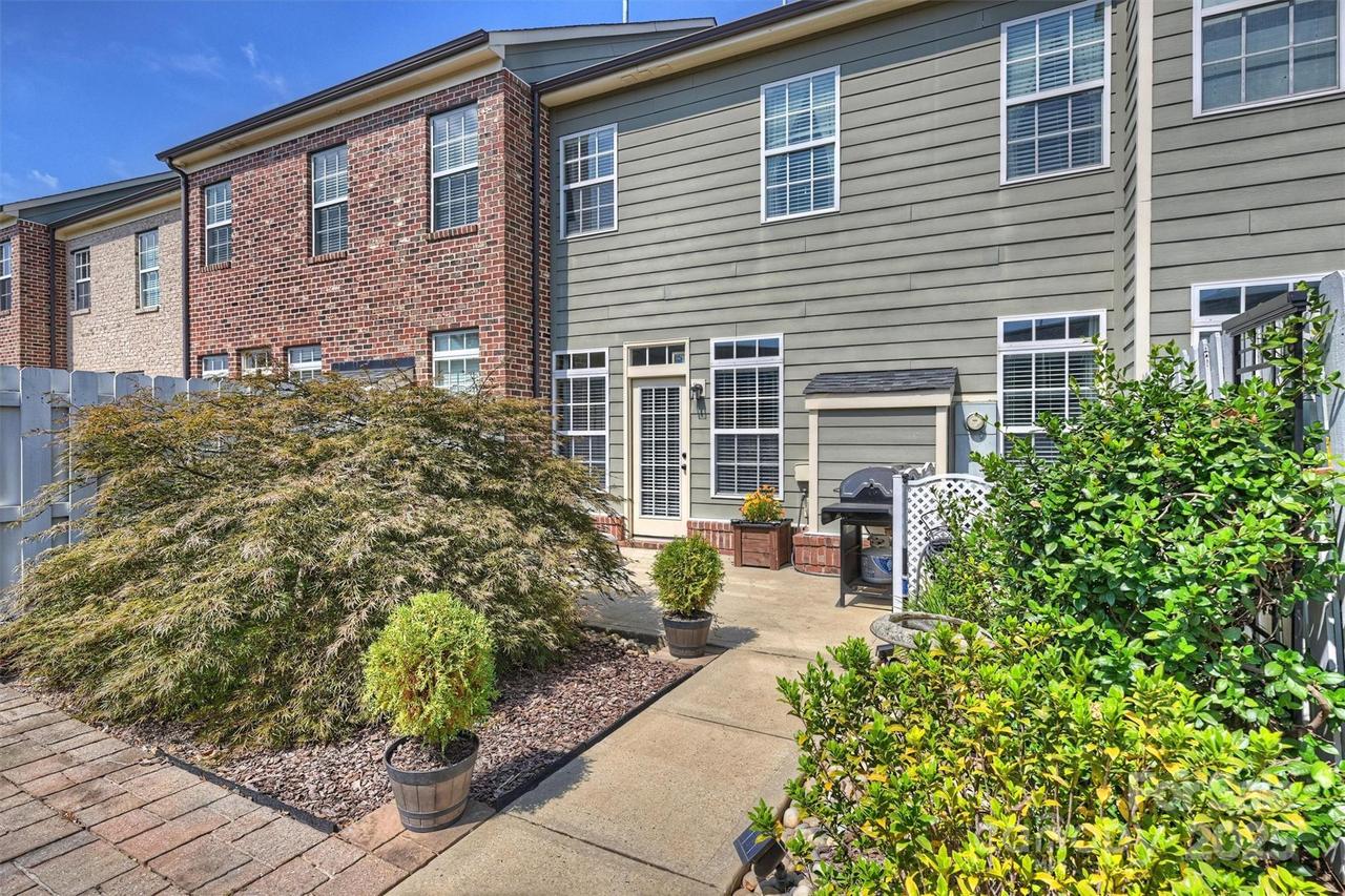 21604 Old Canal St., Cornelius, NC 28031