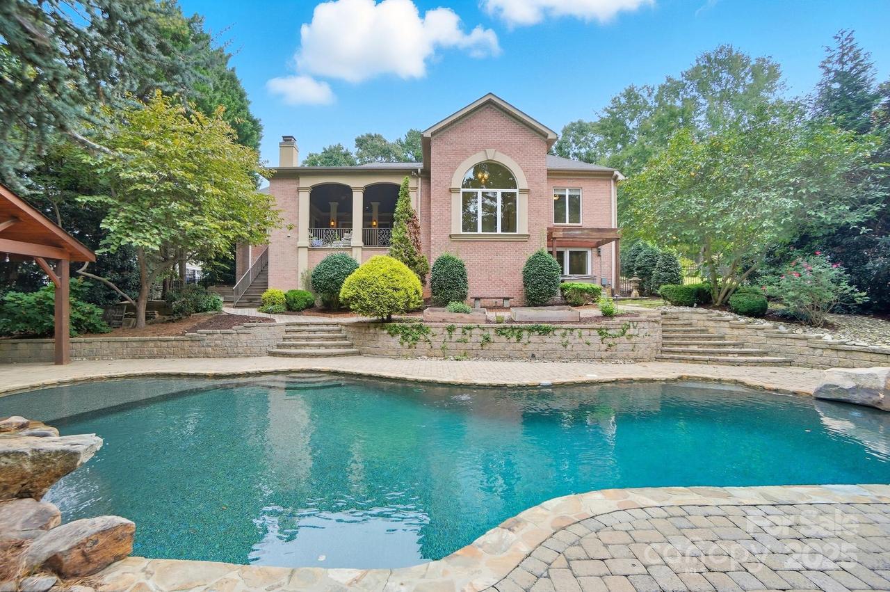 204 Whiterock Dr., Mount Holly, NC 28120