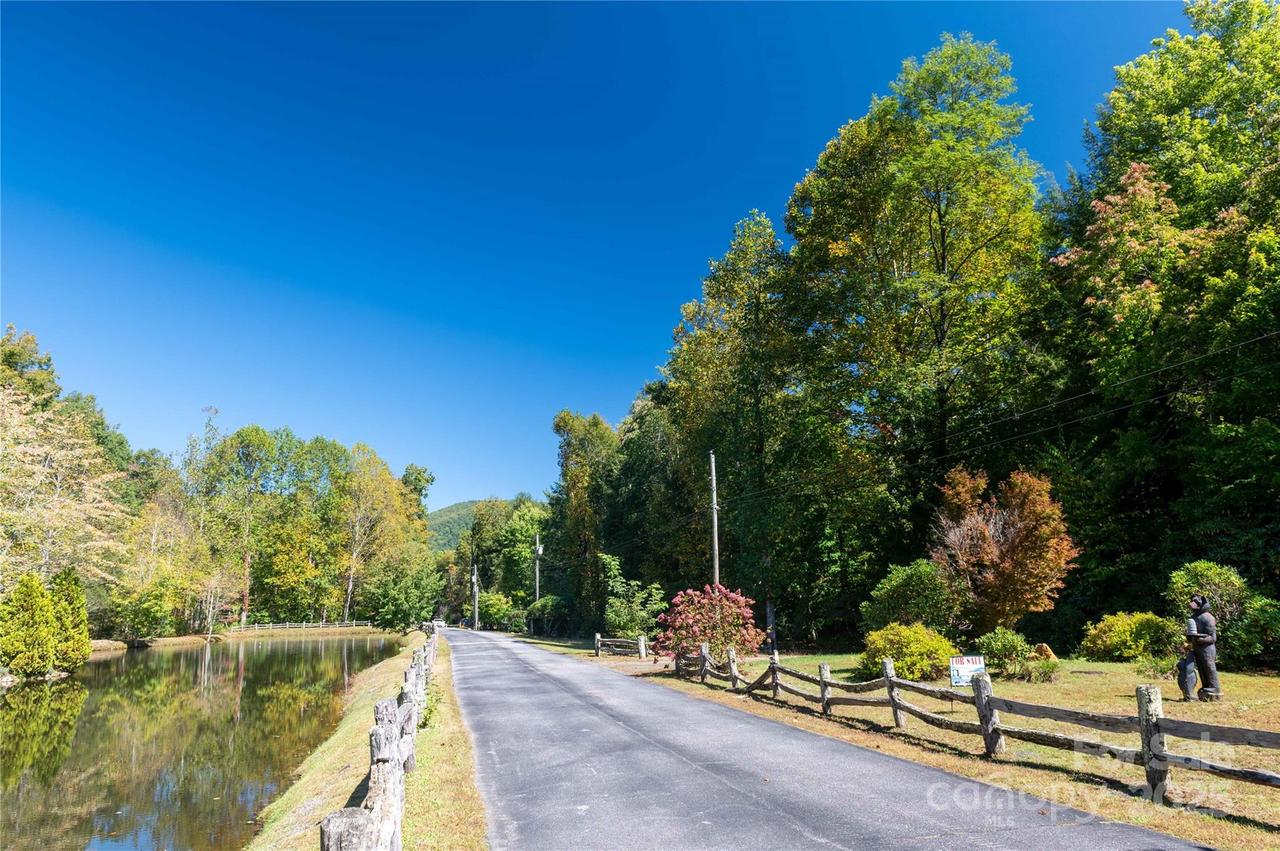 188 Sweetwater Ridge, Burnsville, NC 28740