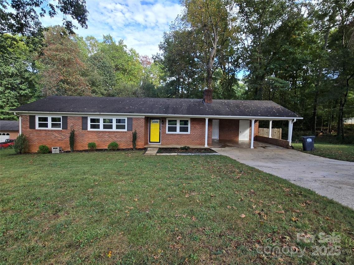 152 Colonial Heights Ln., Statesville, NC 28625