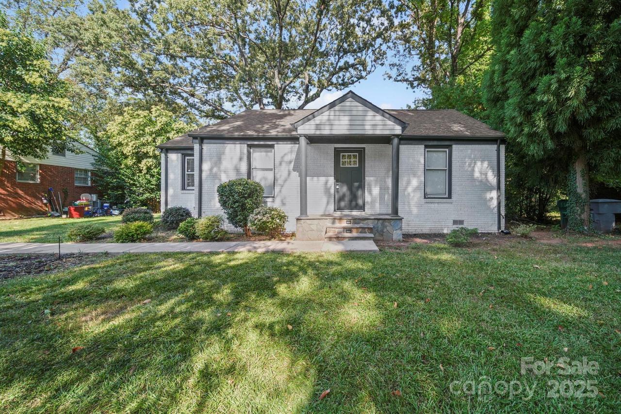 5030 Grapevine Dr., Charlotte, NC 28217