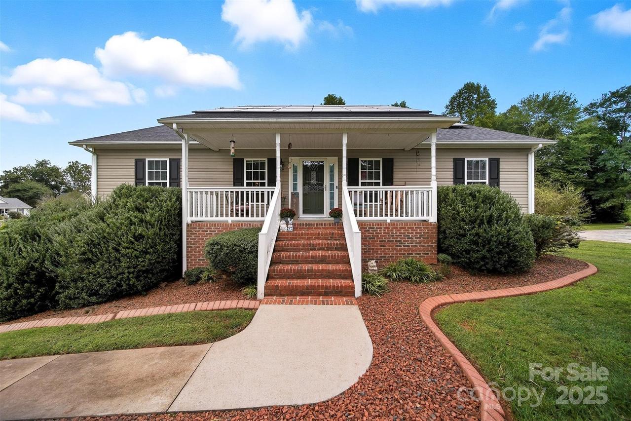 102 Cliffwood Dr., Hudson, NC 28638