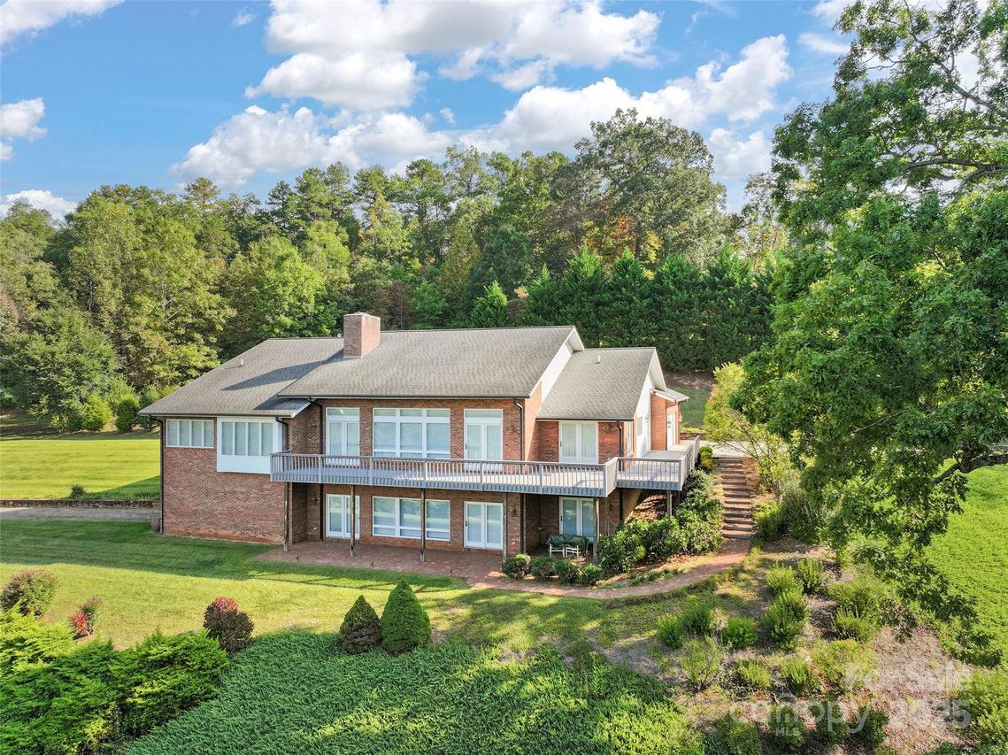 103 Grand Oaks Ln., Sylva, NC 28779