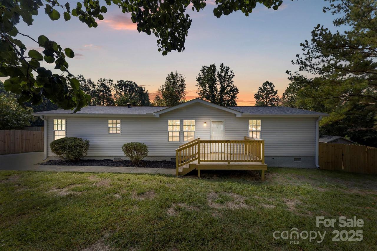 144 Ridge Creek Dr., Troutman, NC 28166