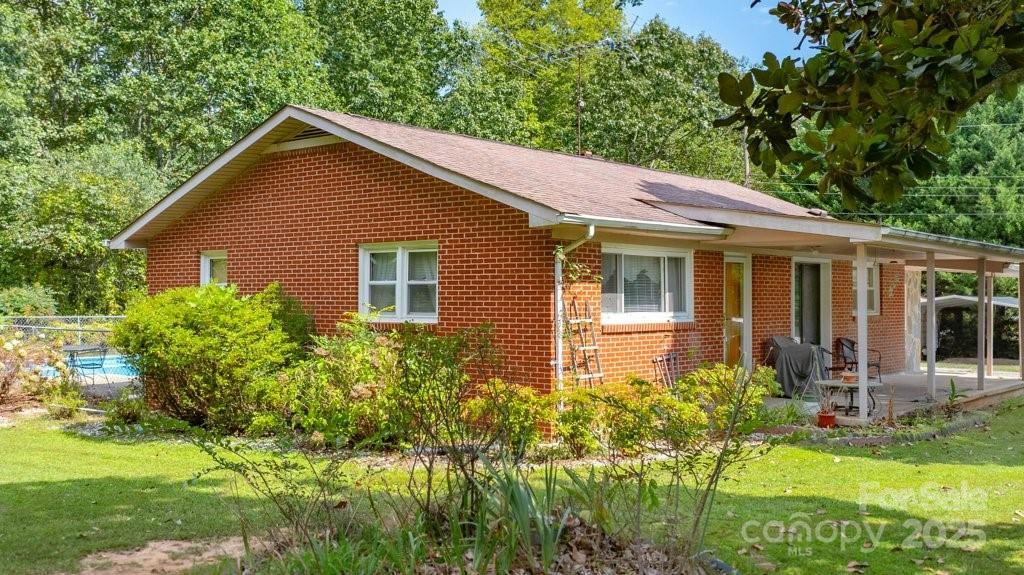 489 Ned Mcgimsey Rd., Nebo, NC 28761