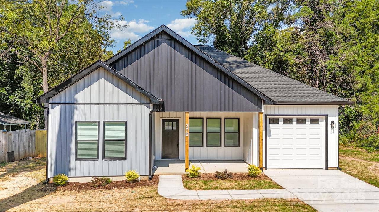 376 Sharpe St., Mooresville, NC 28115