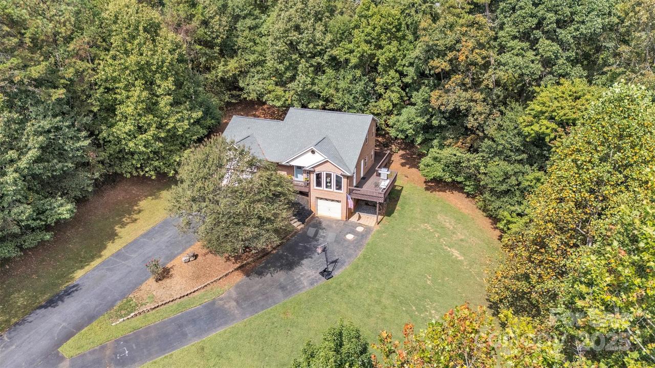 86 Sharon Valley Dr., Hickory, NC 28601