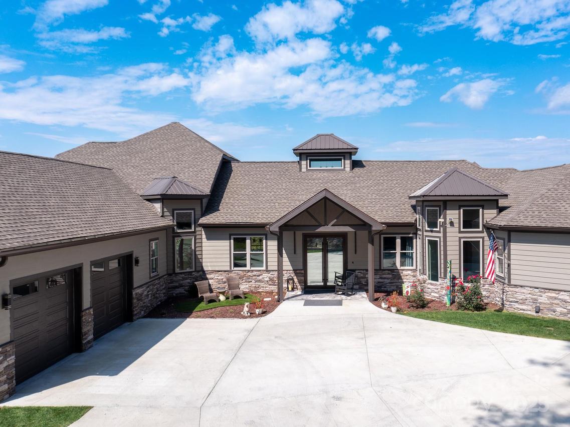 639 Byers Cove Rd., Hendersonville, NC 28792