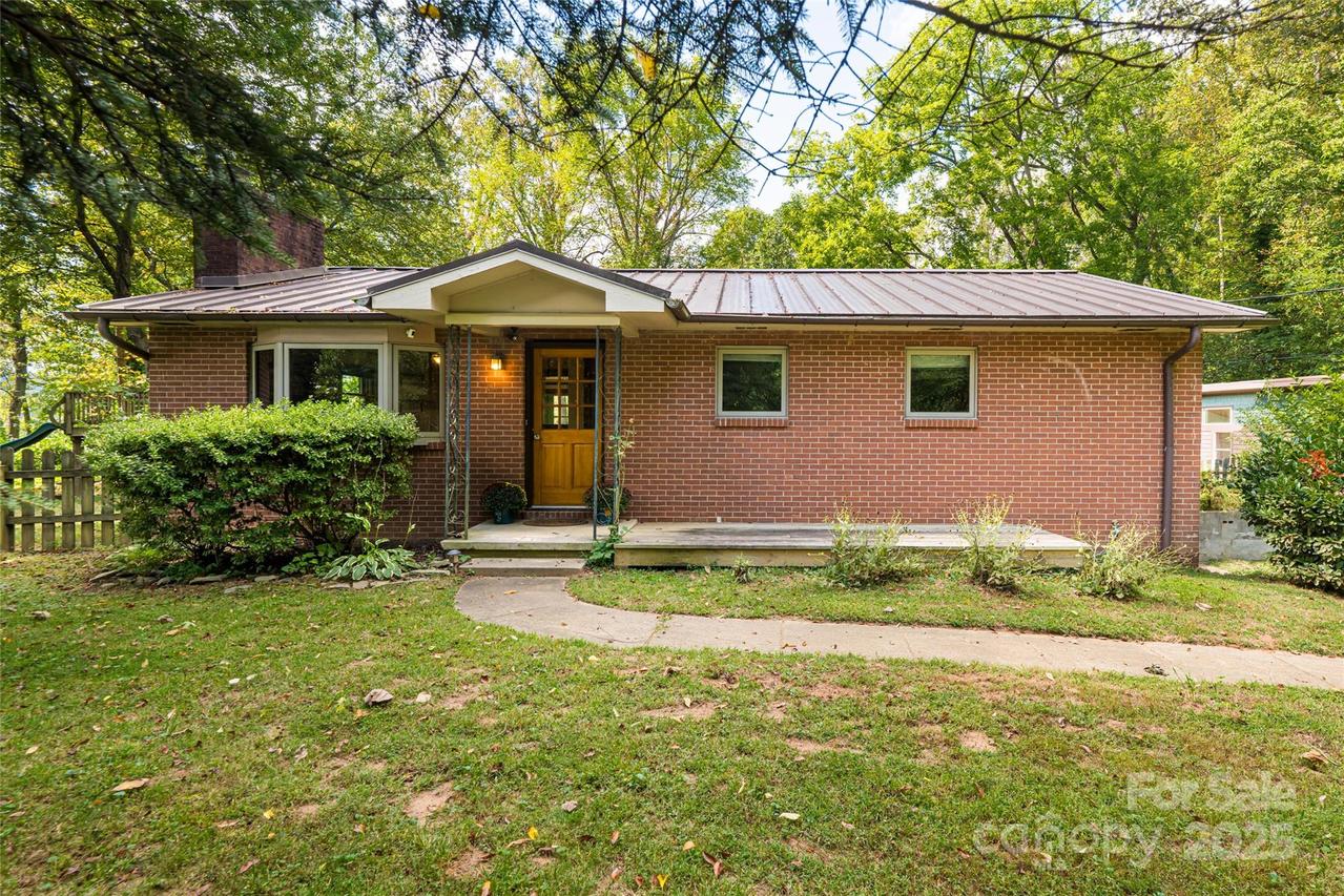 40 Governors View Rd., Asheville, NC 28805
