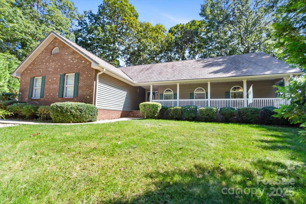 511 Fox Hollow Ln., Mills River, NC 28759