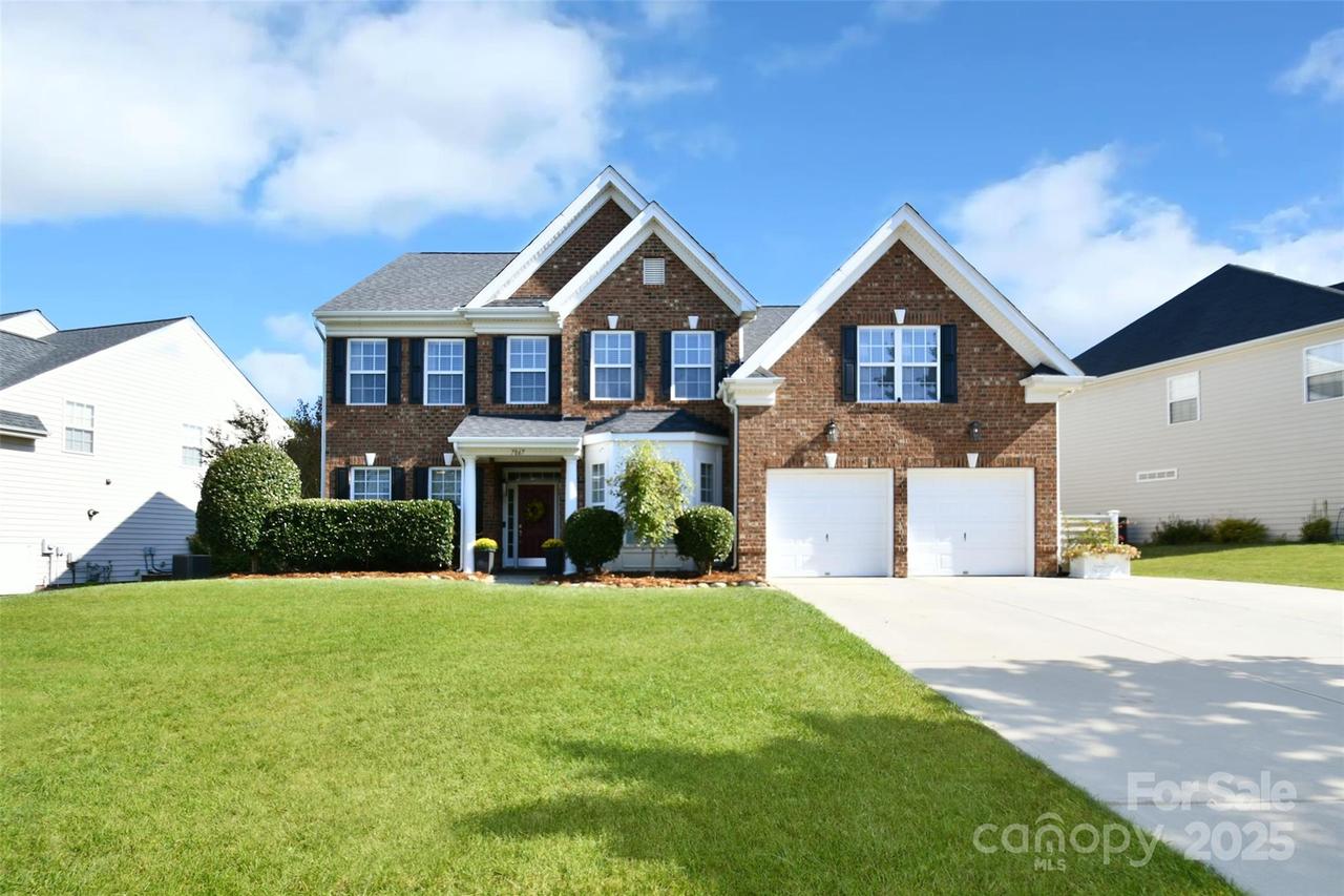 7867 Woodmere Dr., Harrisburg, NC 28075