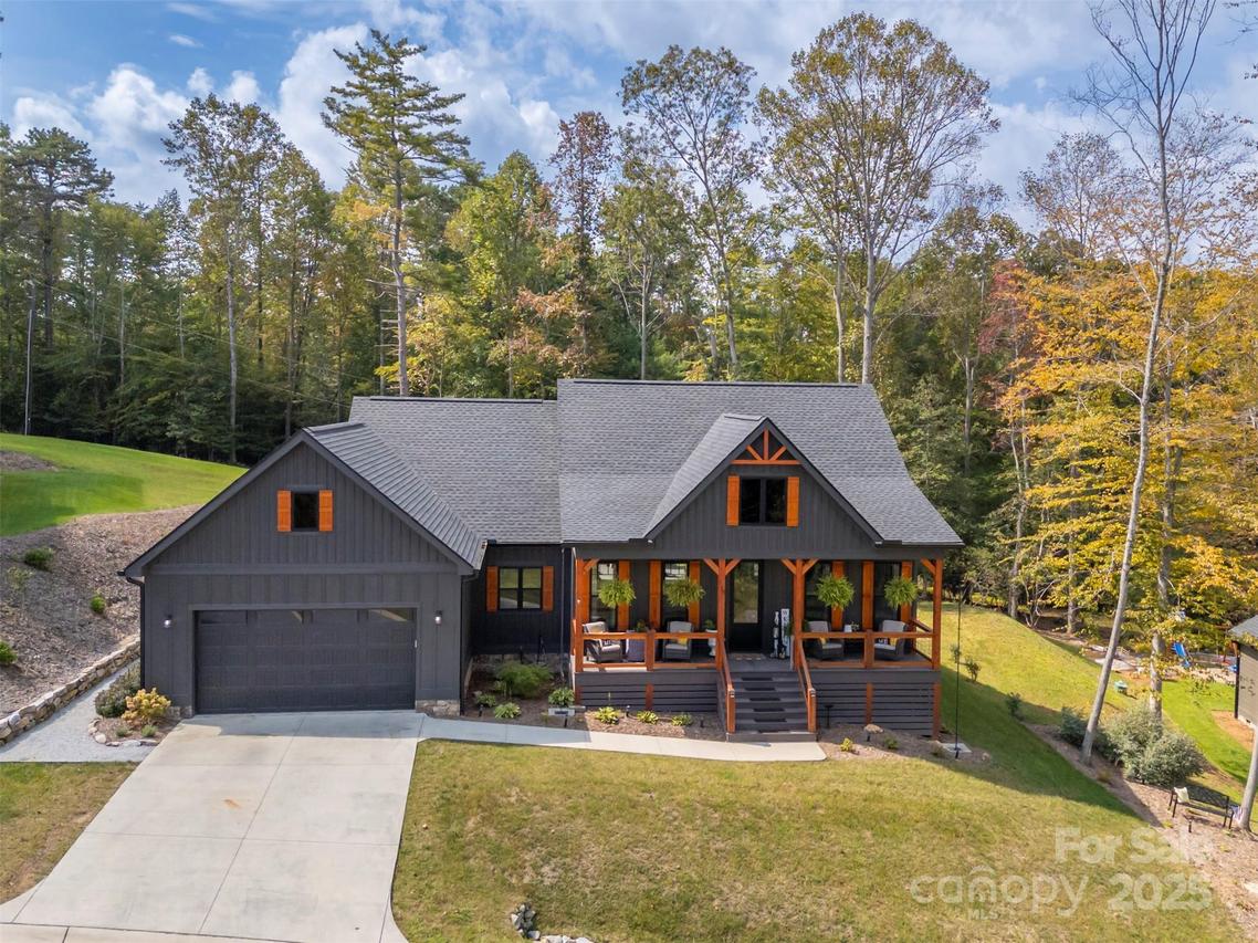 118 Byron Forest Dr., Horse Shoe, NC 28742