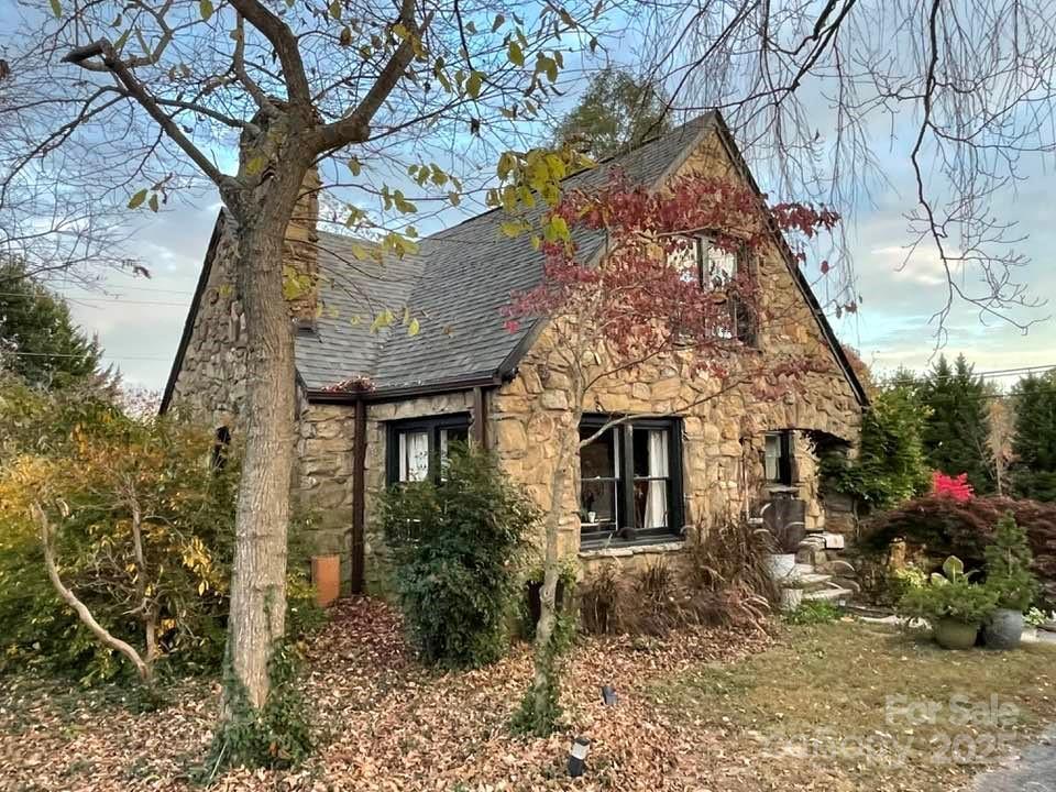 60 Cedar Hill Rd., Asheville, NC 28806