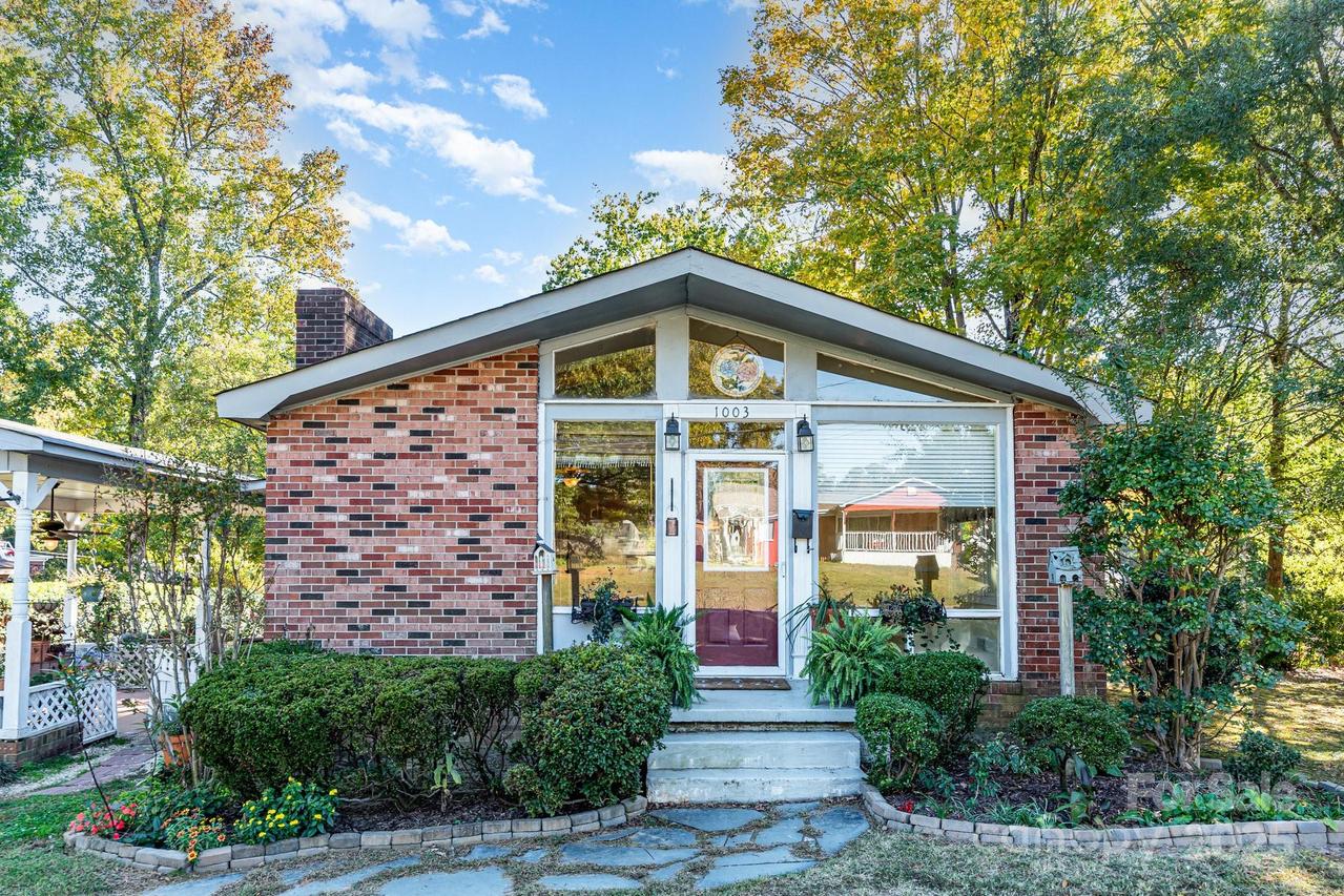 1003 Robinhood Ln., Kannapolis, NC 28081