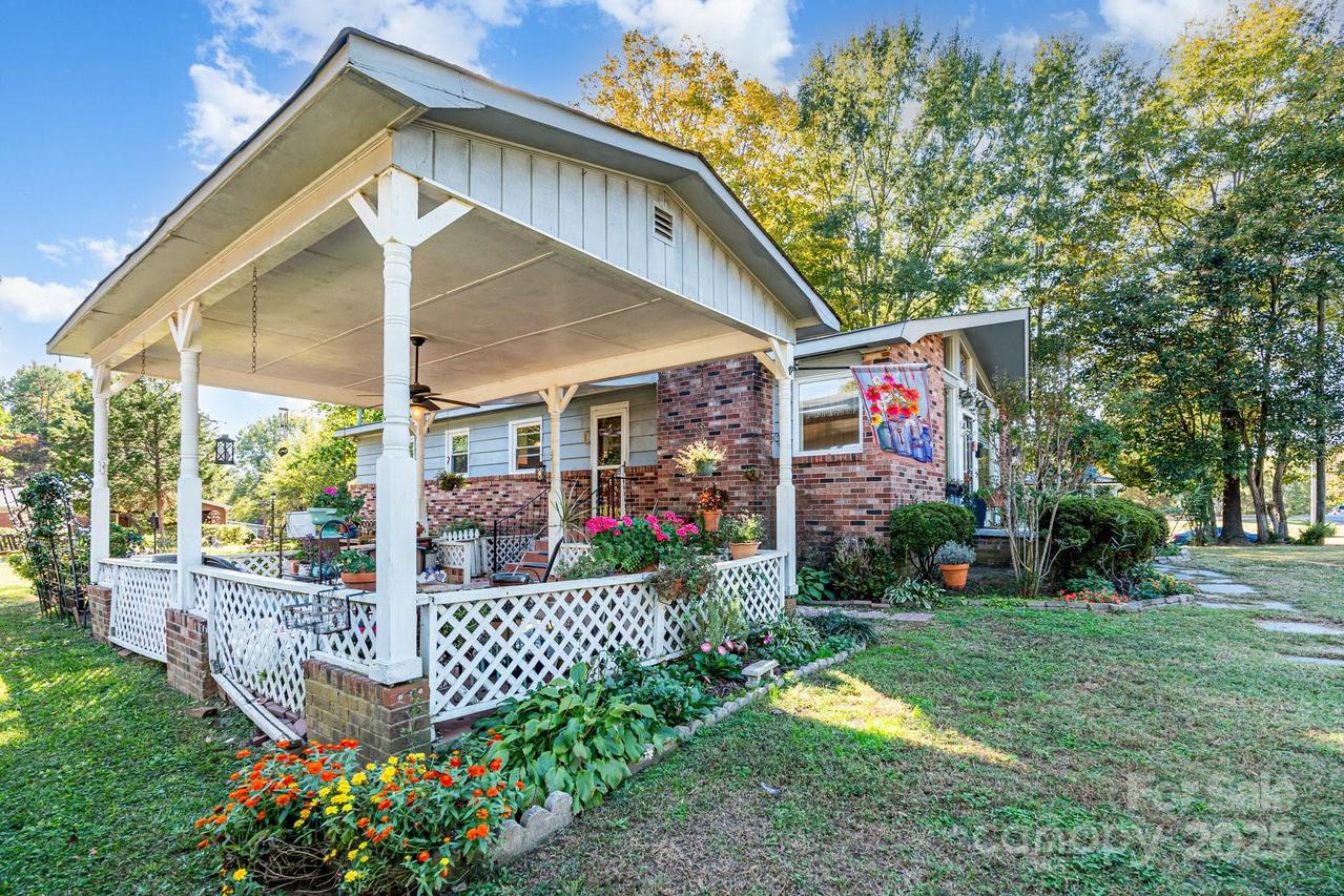 1003 Robinhood Ln., Kannapolis, NC 28081