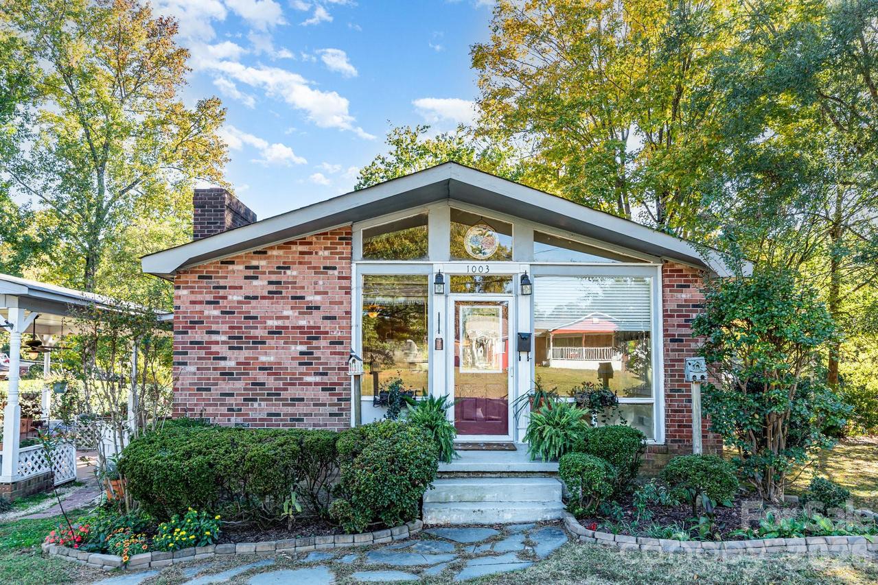 1003 Robinhood Ln., Kannapolis, NC 28081