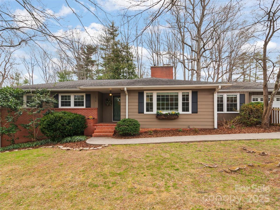 1016 Orleans Ave., Hendersonville, NC 28791