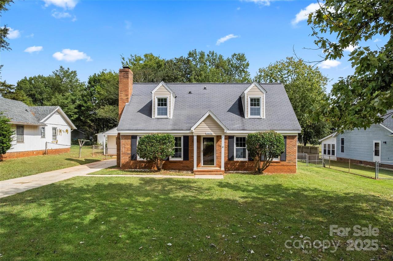 6606 Old Meadow Rd., Charlotte, NC 28227