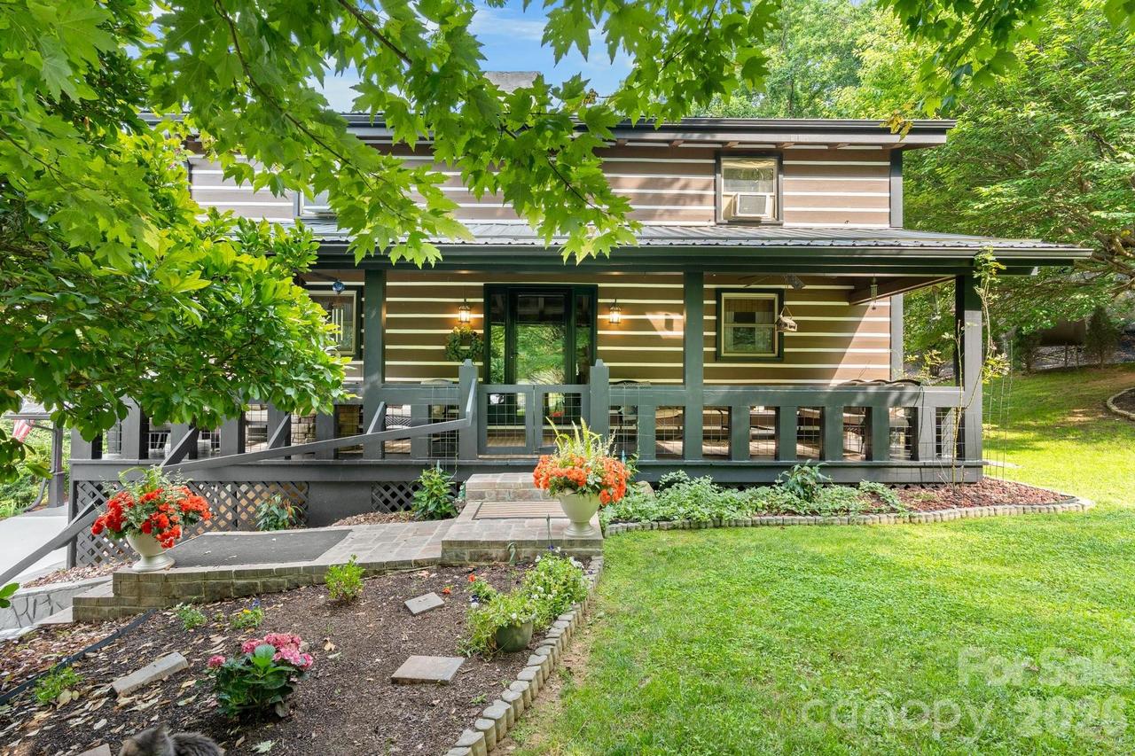 61 Honeycutt Ln., Nebo, NC 28761