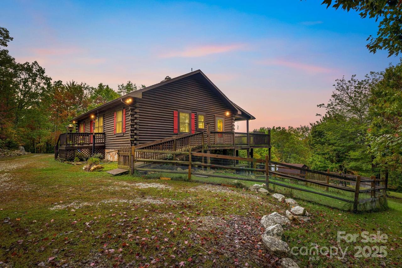 951 Pine Tree Rd., Spruce Pine, NC 28777