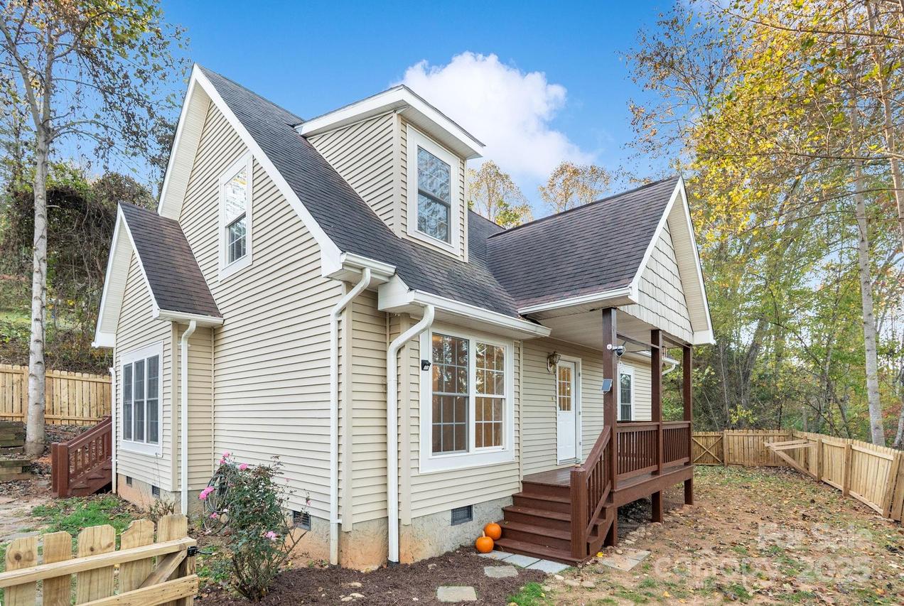 124 Sleepy Forest Dr., Leicester, NC 28748