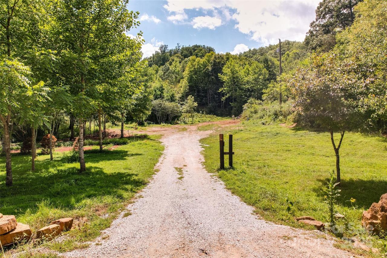 4092 Rose Creek Rd., Franklin, NC 28734