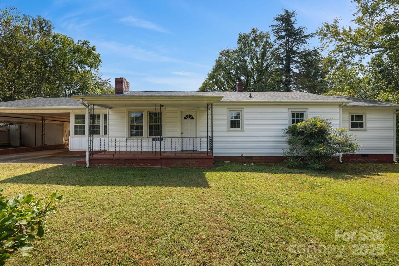187 Oakridge Dr., Forest City, NC 28043
