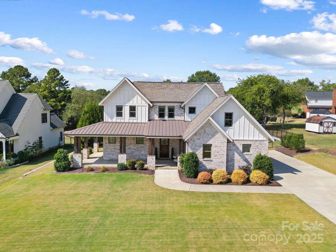 7966 Dell Dr., Harrisburg, NC 28075