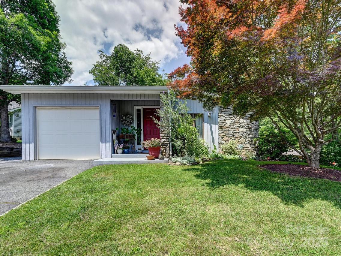 110 Aurora Dr., Asheville, NC 28805