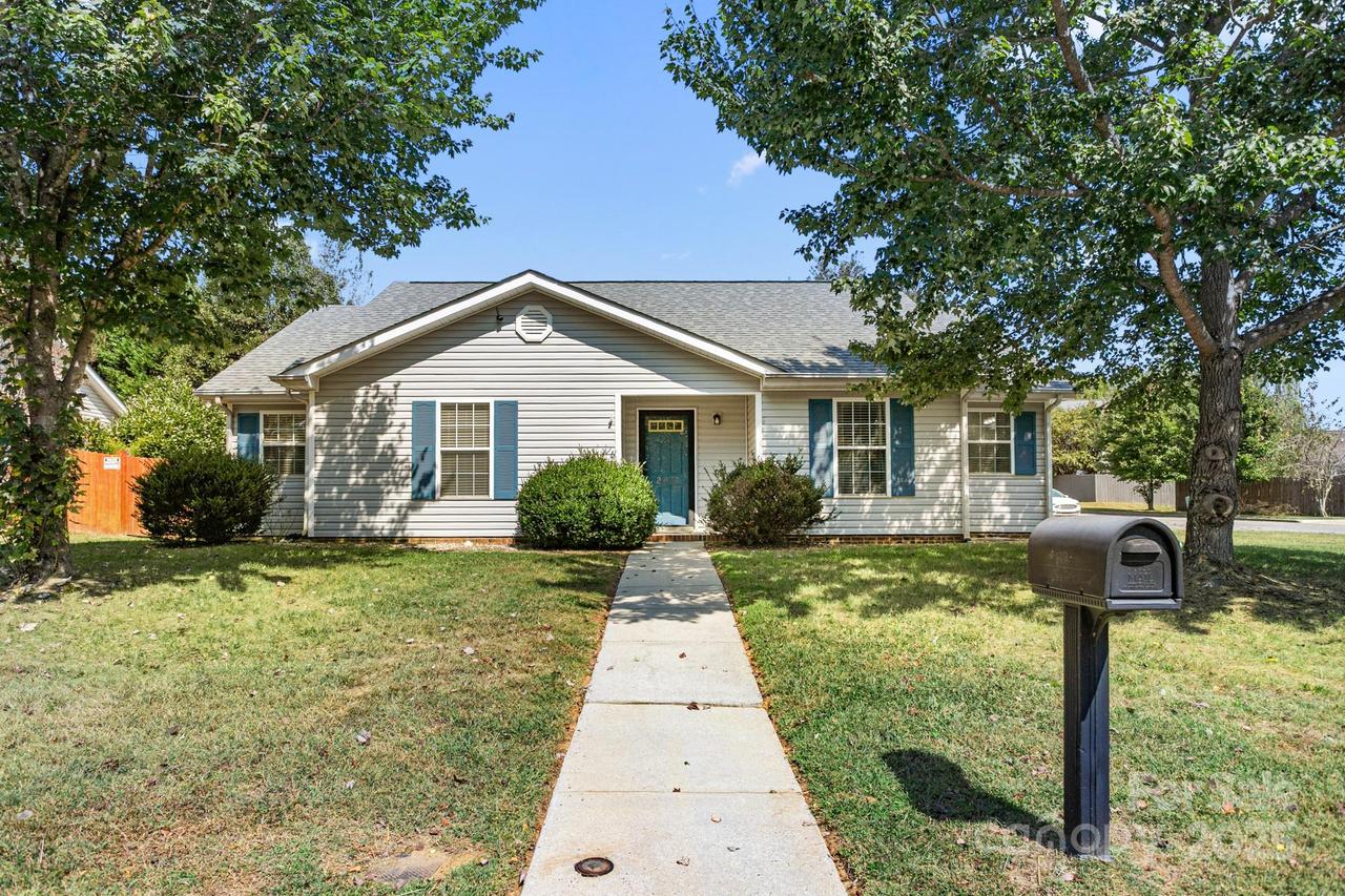 205 Fiddlers Knoll Ct., Kernersville, NC 27284