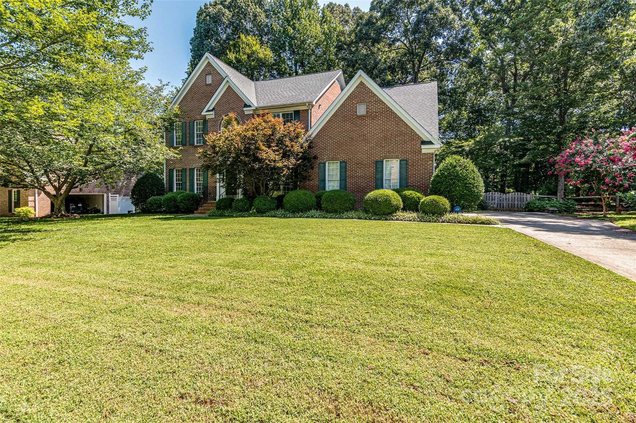 7111 Weddington Brook Dr., Matthews, NC 28104