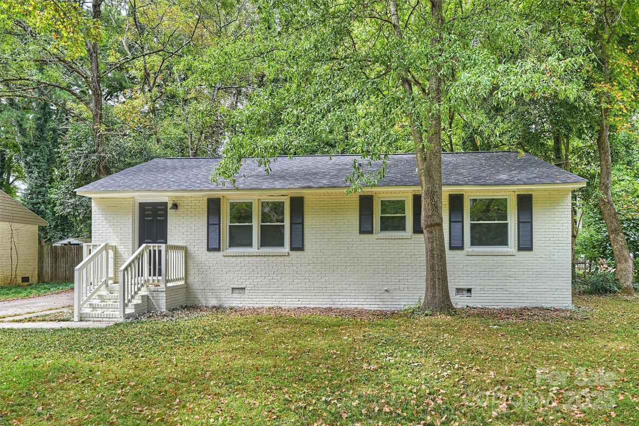 1709 Masonic Dr., Charlotte, NC 28205