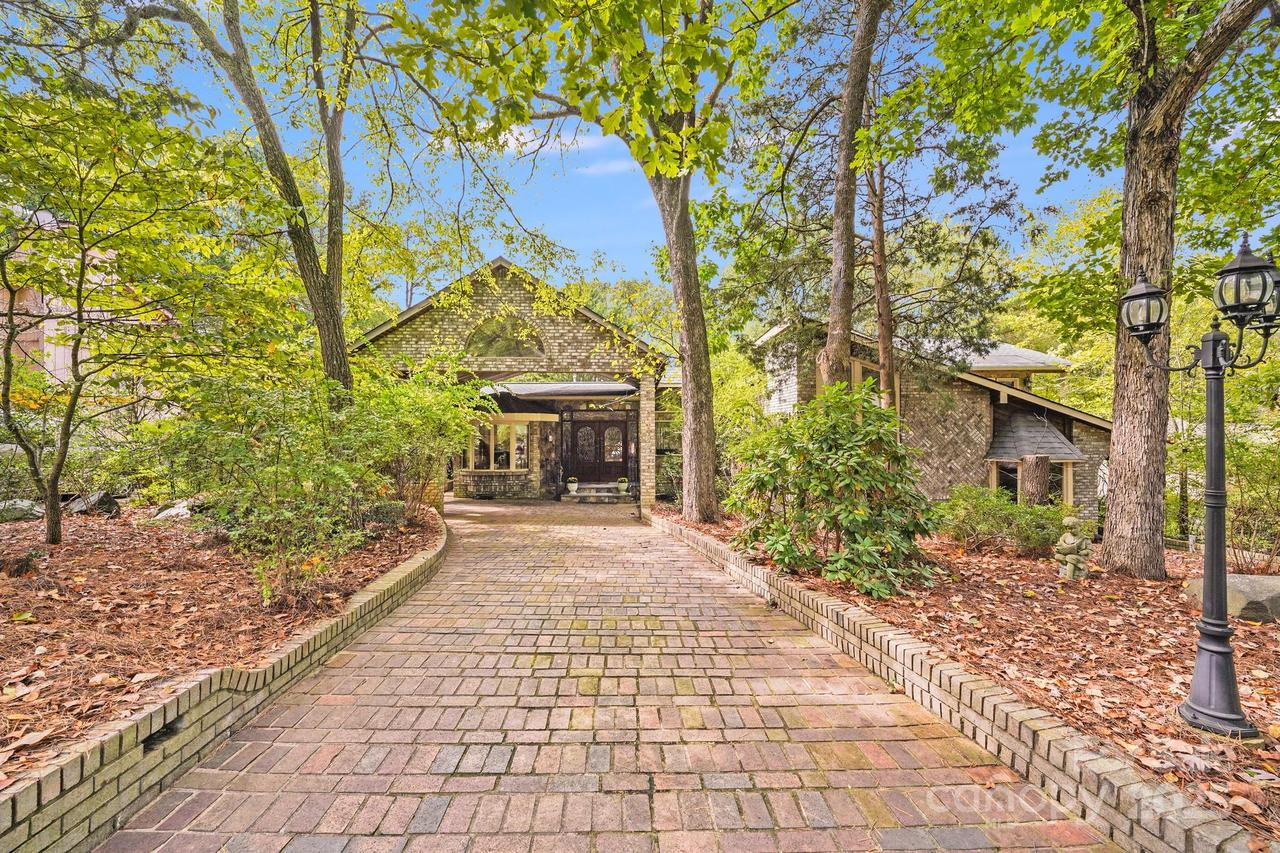 223 Millwood Ln., Charlotte, NC 28270