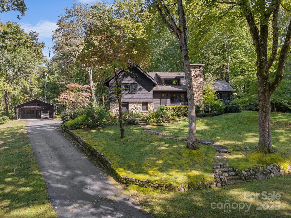 212 SE Shore Dr., Lake Toxaway, NC 28747