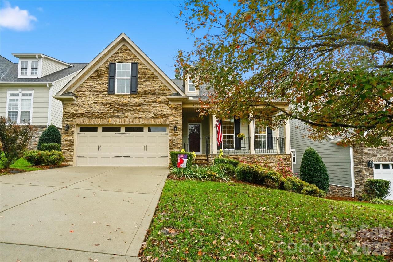 1376 Winged Foot Dr., Denver, NC 28037