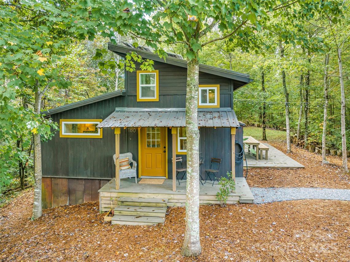 160 Ivy Bluffs Rd., Marshall, NC 28753