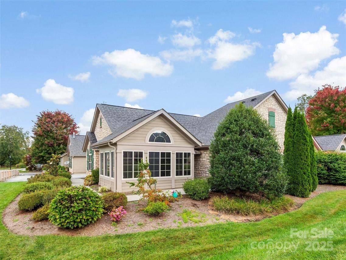 265 Summerfield Pl., Flat Rock, NC 28731