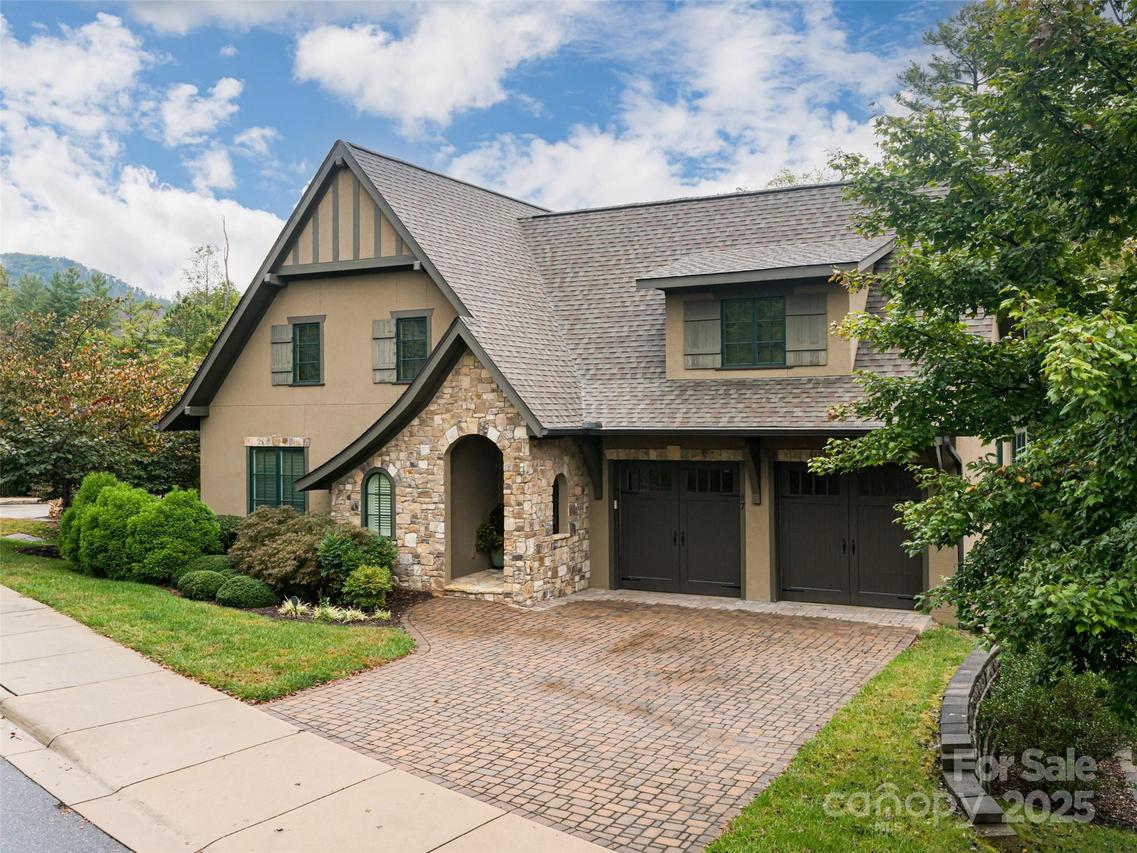 87 Chantilly Dr., Asheville, NC 28804