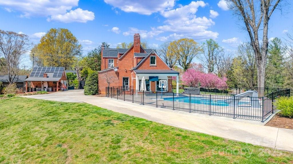 300 Morgan St., Marion, NC 28752